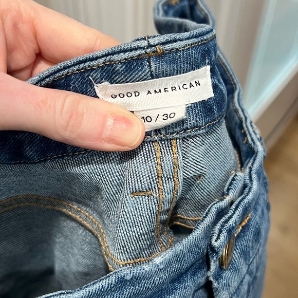 Good American Good Curve
High Waist Distressed Straight
Leg Jeans - Picture 4 of 5